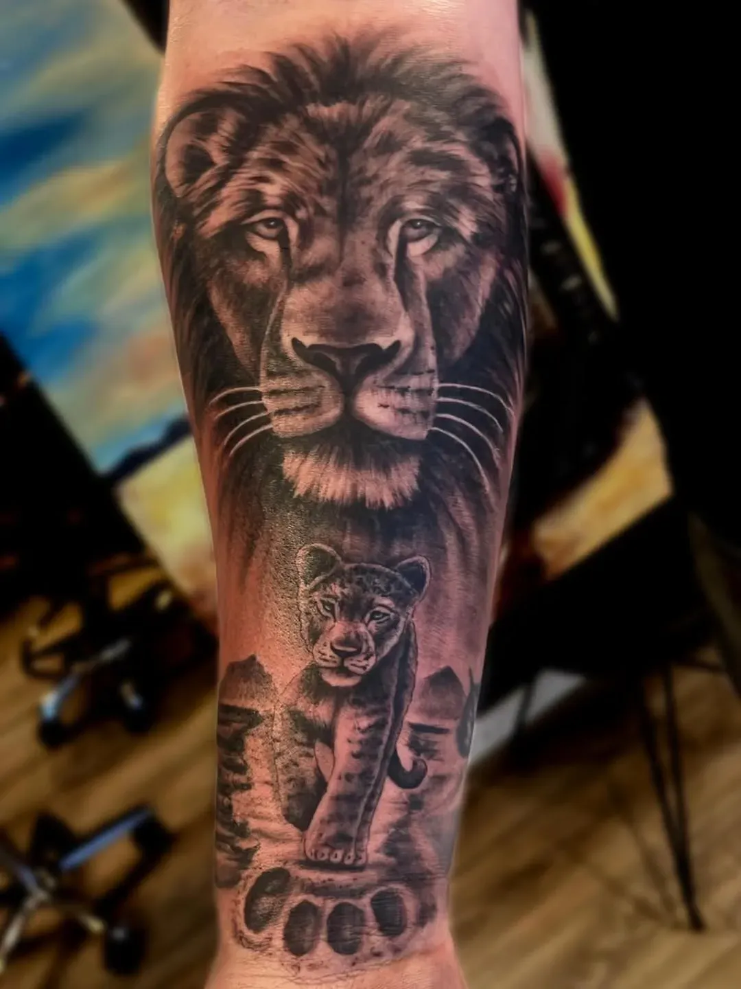 Løve & unge: Realisme, underarm — tatovering fra Inksanity i Aalborg